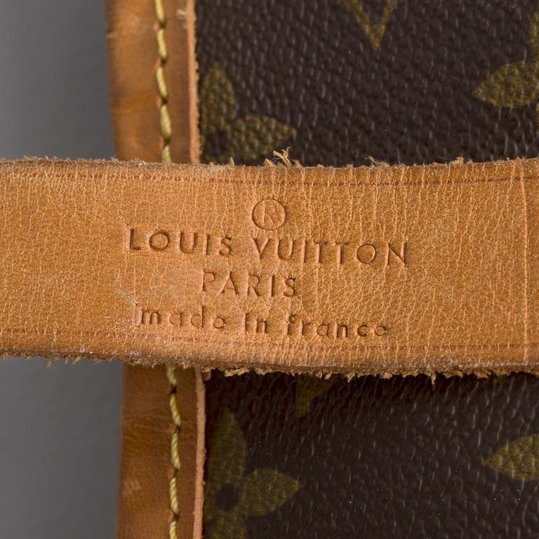LOUIS VUITTON, monogram canvas 'Garment cover'.