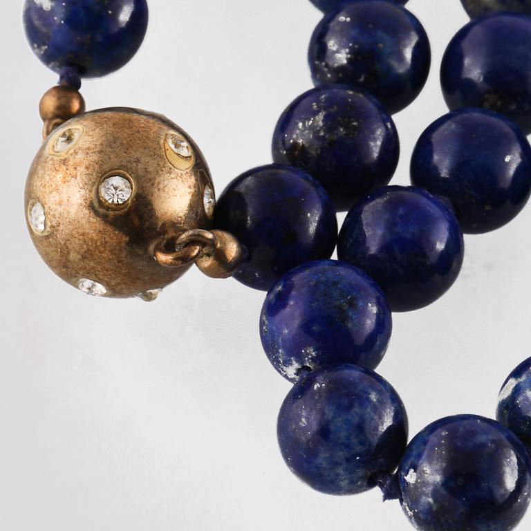 COLLIER, 3 st, kulor av lapis lazuli samt malakit med lås i 18K guld respektive förgyllt sterlingsilver.