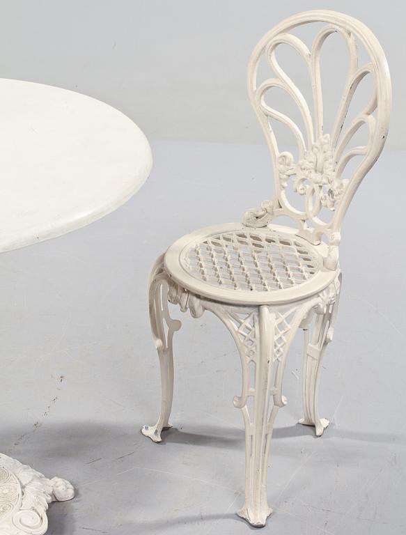 TRÄDGÅRDSBORD och TRÄDGÅRDSSTOLAR, ett par, 1900-talets andra hälft.