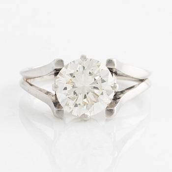 C.G. Hallberg, platinum ring, 1948, brilliant-cut diamond 2.51 ct according to inscription. Old cut.