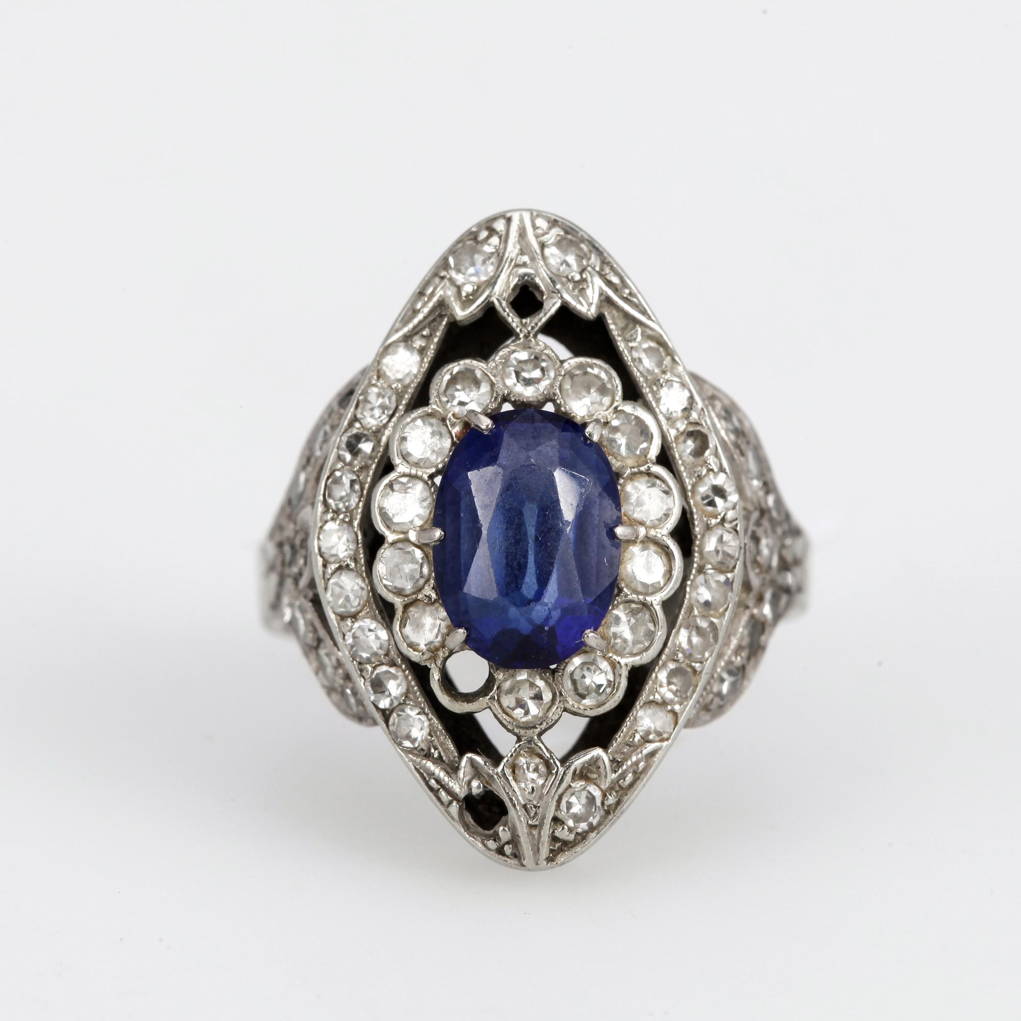 RING, 18k vitguld med safir och små diamanter, Sverige, 1946. Vikt 5,9g.