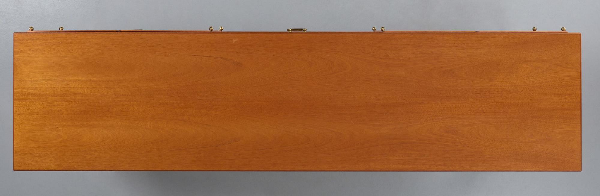 Josef Frank, sideboard, modell B 1015, Firma Svenskt Tenn, ca 2001.
