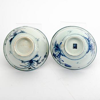 A pair of blue and white bowls, Ming dynasty, 17th Century.