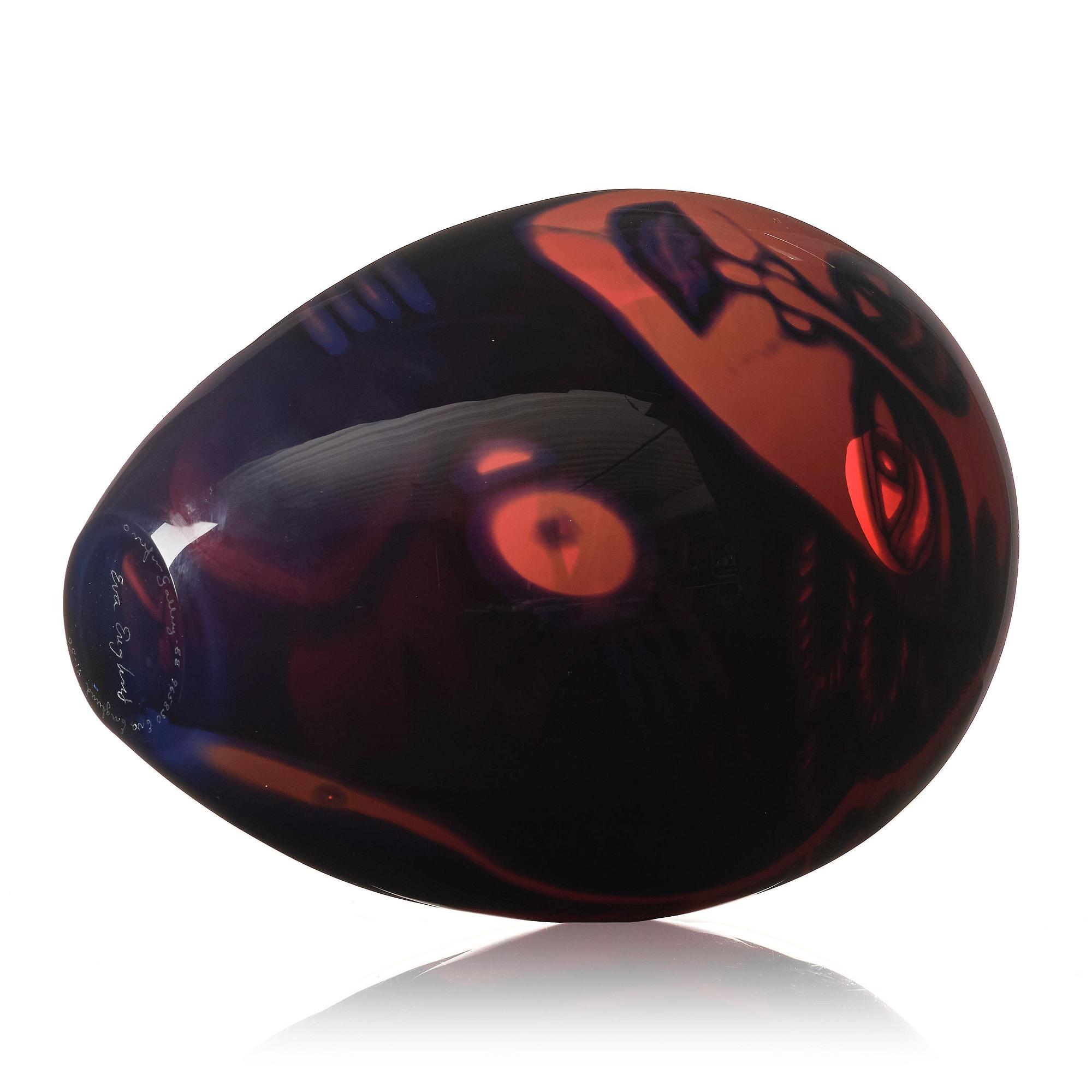 Eva Englund, "Fire soul", a graal glass vase, Orrefors 1988.
