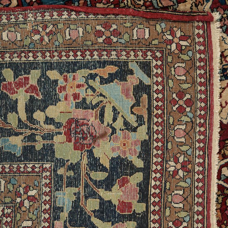 A RUG. An antique Esfahan. 212 x 141 cm.