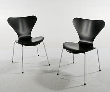 STOLAR, ett par, "Sjuan", Arne Jacobsen, 1988.