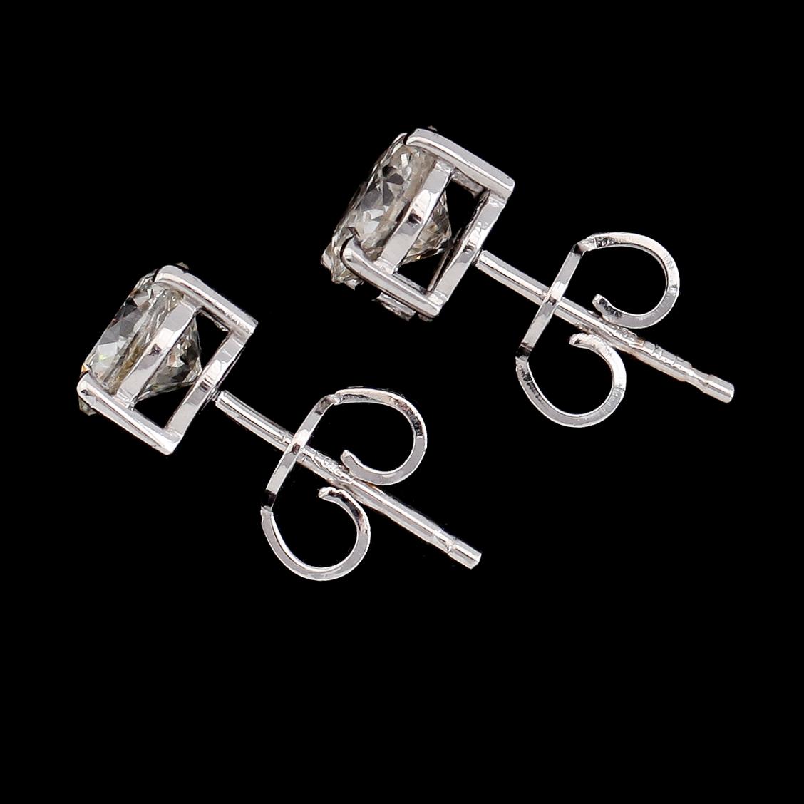 ÖRHÄNGEN, 1 par, 18K vitguld, briljantslipade diamanter tot ca 2.04 ct.