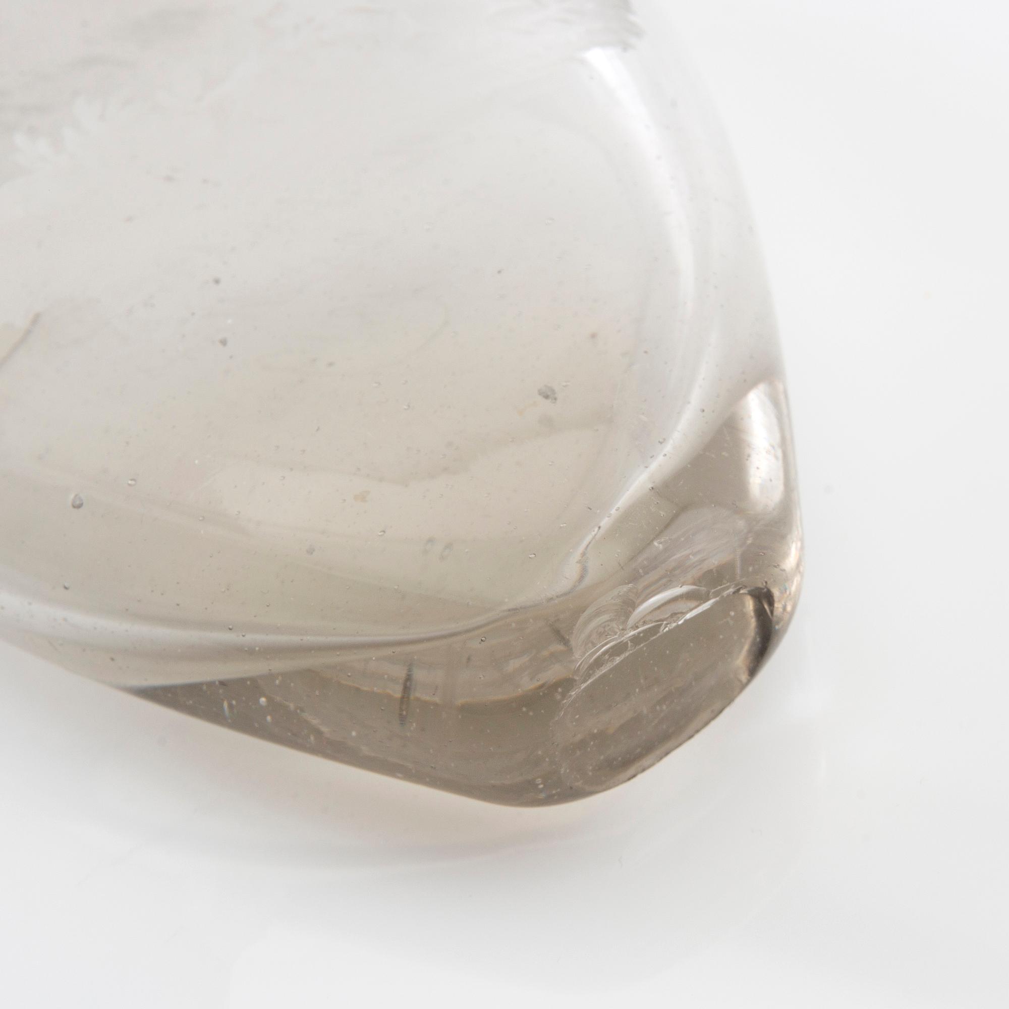 Flaska/Plunta daterad 1819 glas.