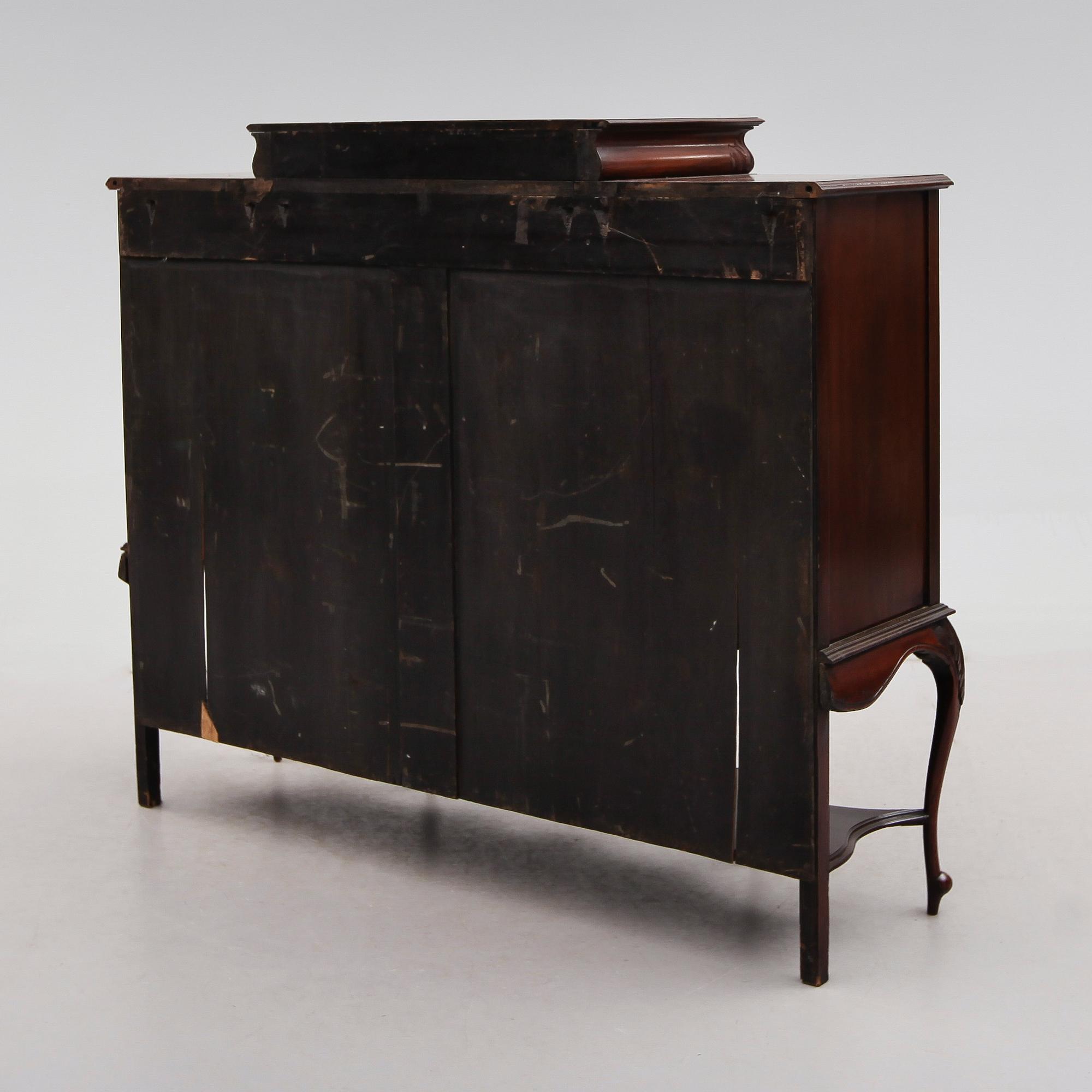 VITRINSKÅP, England, 1900-talets första hälft.