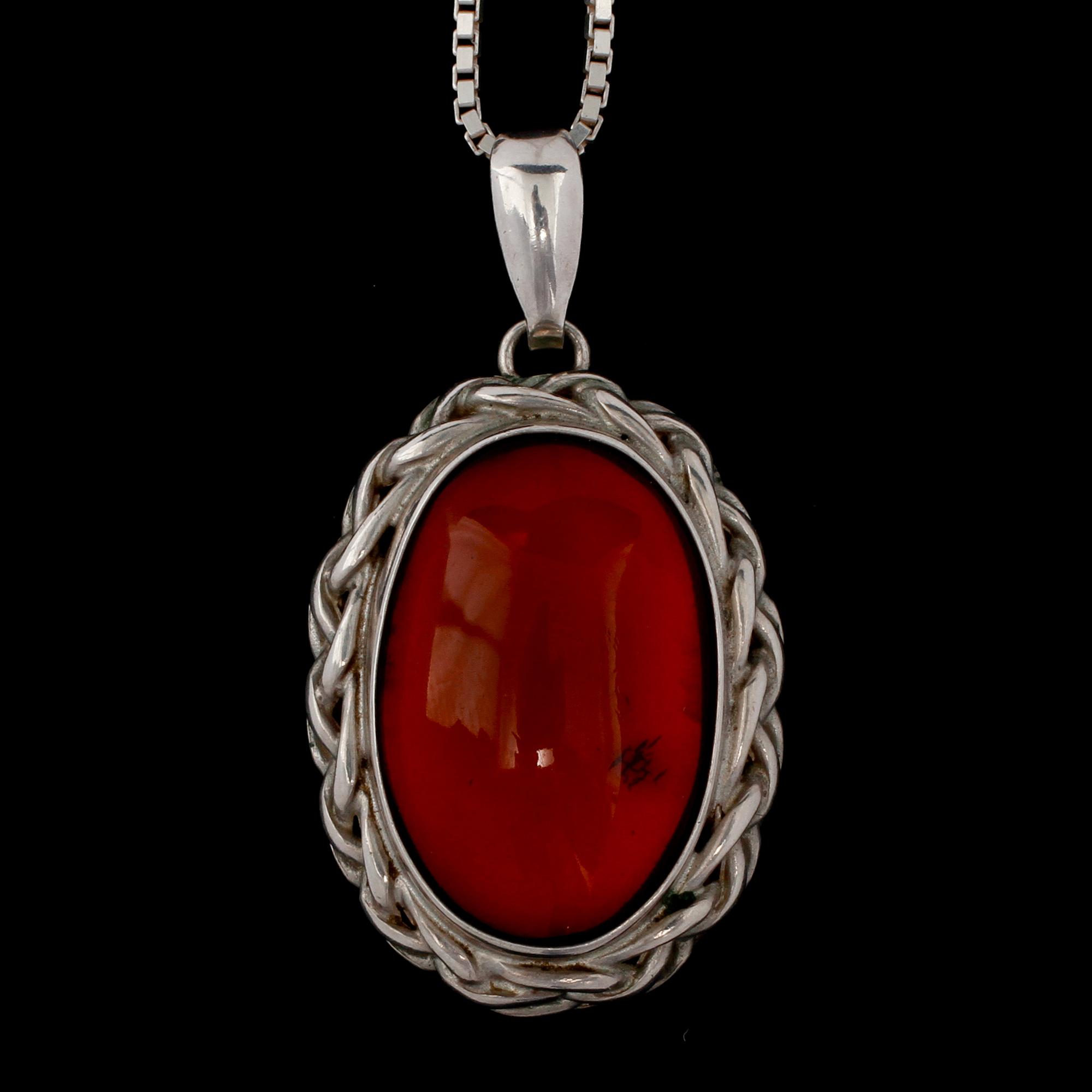 HÄNGE, silver bärnsten, Herman Siersbol, Kastrup, Danmark, 1900-talets andra hälft. Total vikt 13 g.