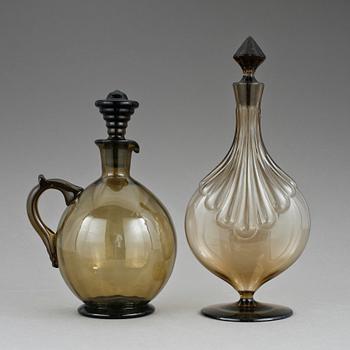 KARAFFER, 2 st, glas, bl.a. Simon Gate, Sandvik, 1920-30-tal.