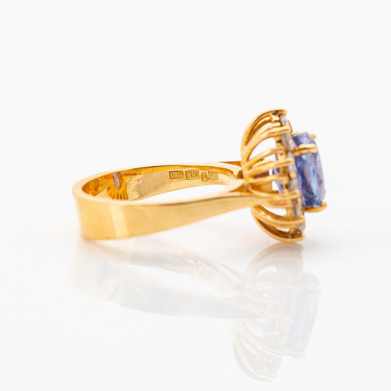 18K gold, sapphire and brilliant cut diamond ring.