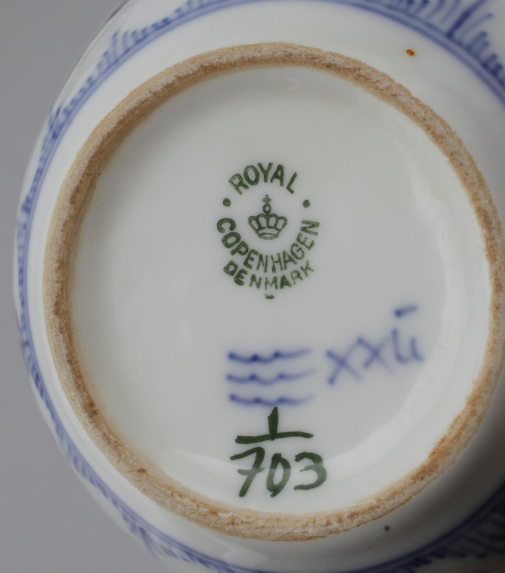 TEKOPPAR MED FAT, porslin, Royal Copenhagen.