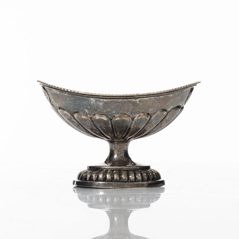 A parcel-gilt silver salt cellar, S:t Petersburg 1826.