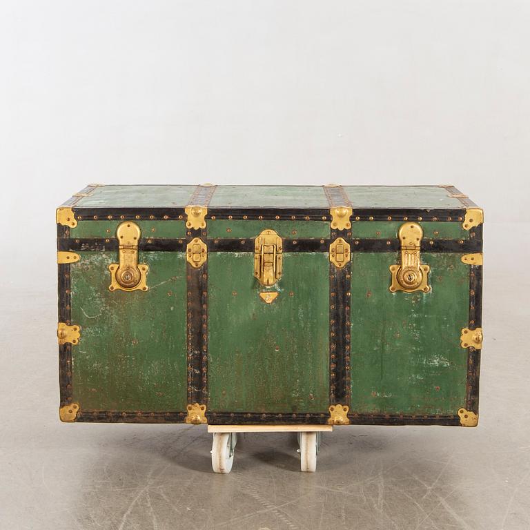 An Italien Brevettato trunk first half of the 20th century.