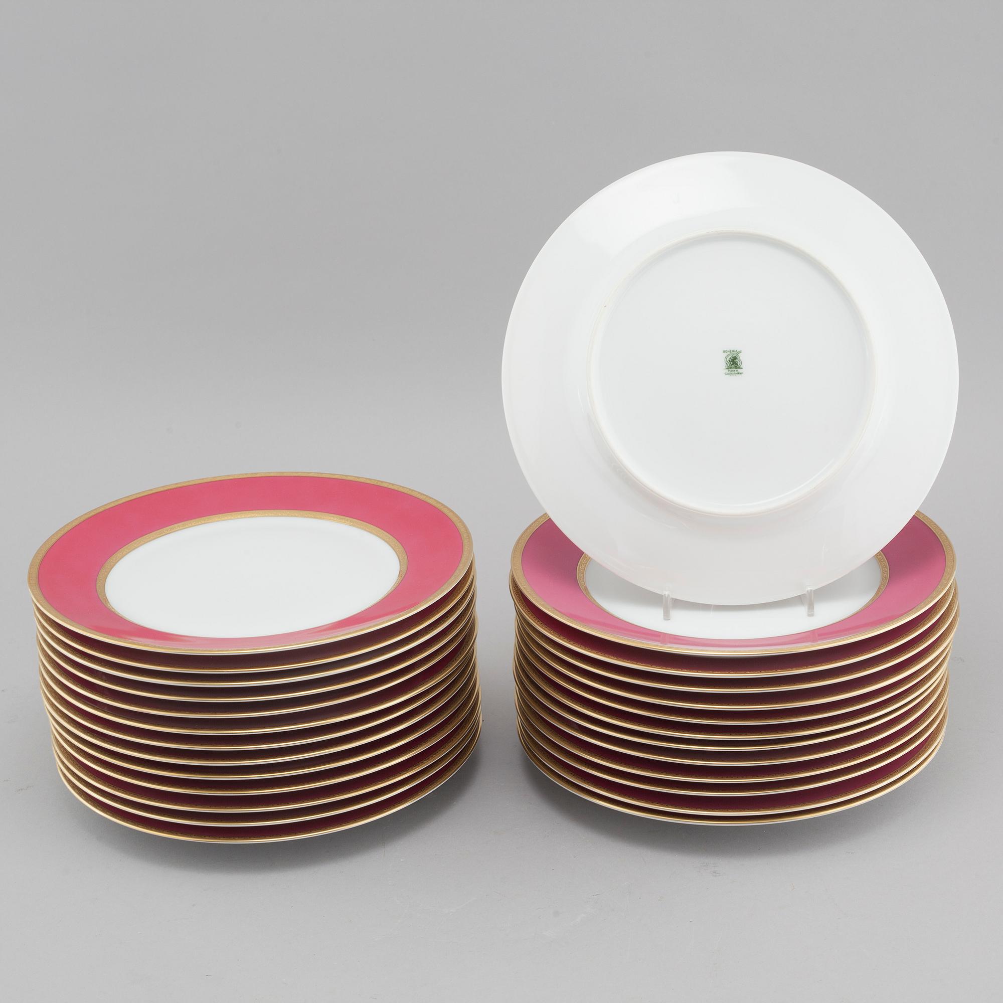 26 porcelain dinner plates from Bohemia, Czechoslovakia, second half of the 20th century.