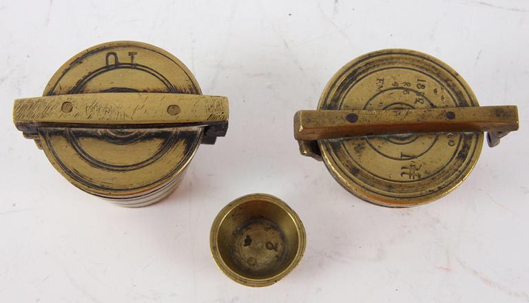 VIKTSATSER, 2 st, malm, 1800-tal.