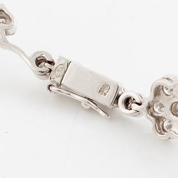 Bracelet 18K white gold with round brilliant-cut diamonds.