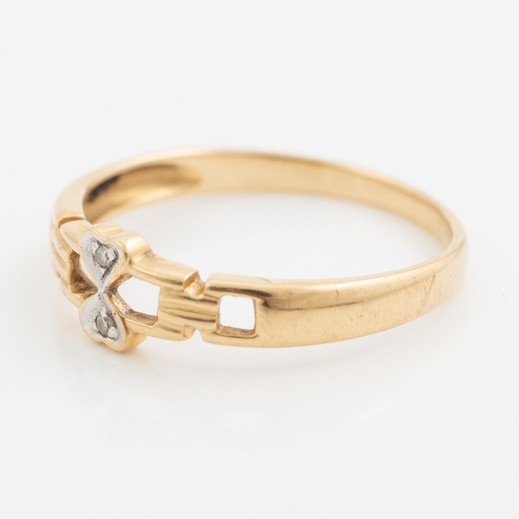 Ring 18K guld med små diamanter.