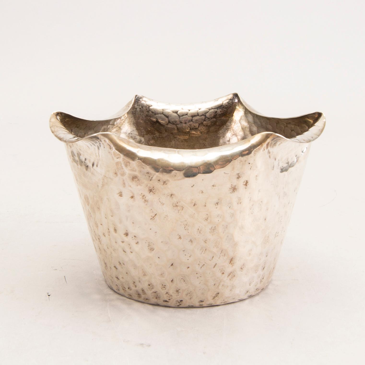 A 20th century bowl of silver, Mark of Adam Bentzen Graeser, Copenhagen 1901, weight 275g.