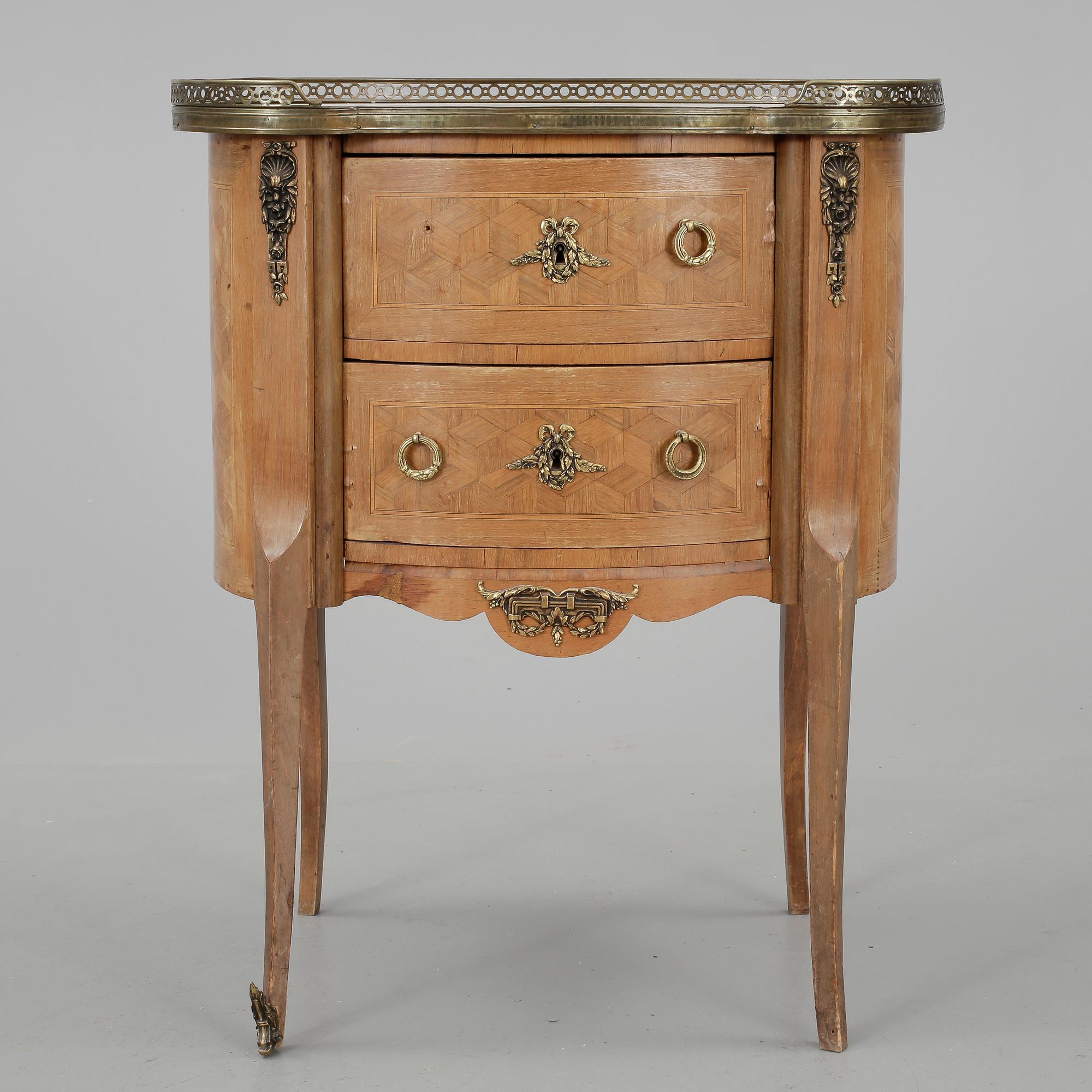 BYRÅ, Louis XVI-stil, 1900-tal.