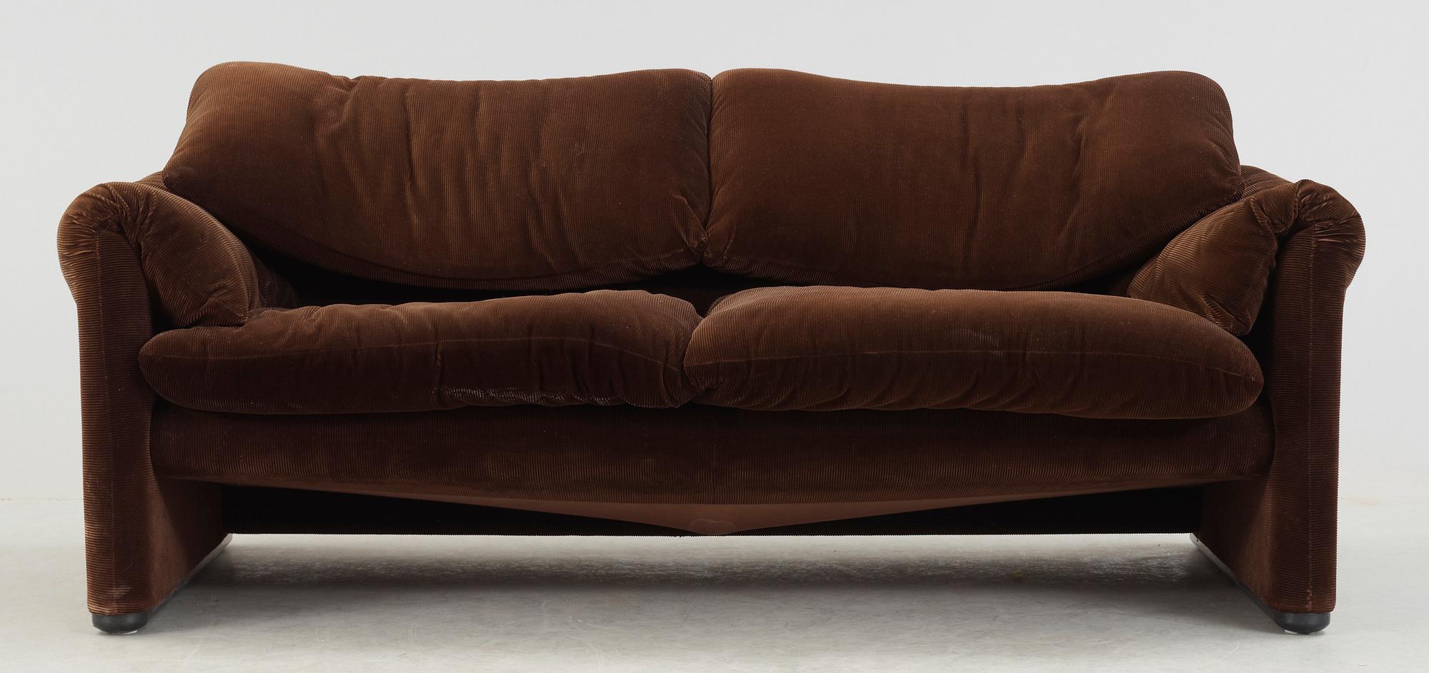 SOFFA, "Maralunga", Vico Magistretti för Cassina, formgiven 1973.