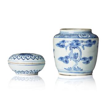 1107. A blue and white 'longevity' jar and a box with cover, Ming dynasty, Wanli (1572-1620).