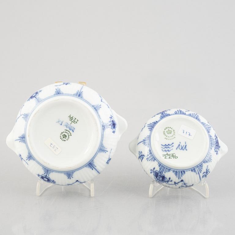 A group of three dishes and two bowls, 'Blue Fluted Plain'/'Musselmalet rifflet', Royal Copenhagen, 1898-1923 and later.