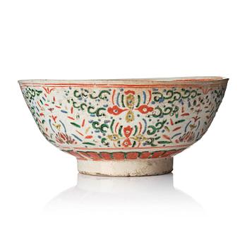 1036. A large wucai bowl, 17th century.