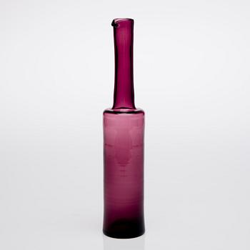 FLASKA, glas, signerad Nanny Still Riihimäen Lasi. Modellen formgiven 1959.