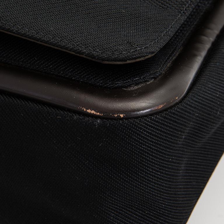 Louis Vuitton, "Damier Geant Messenger" bag.
