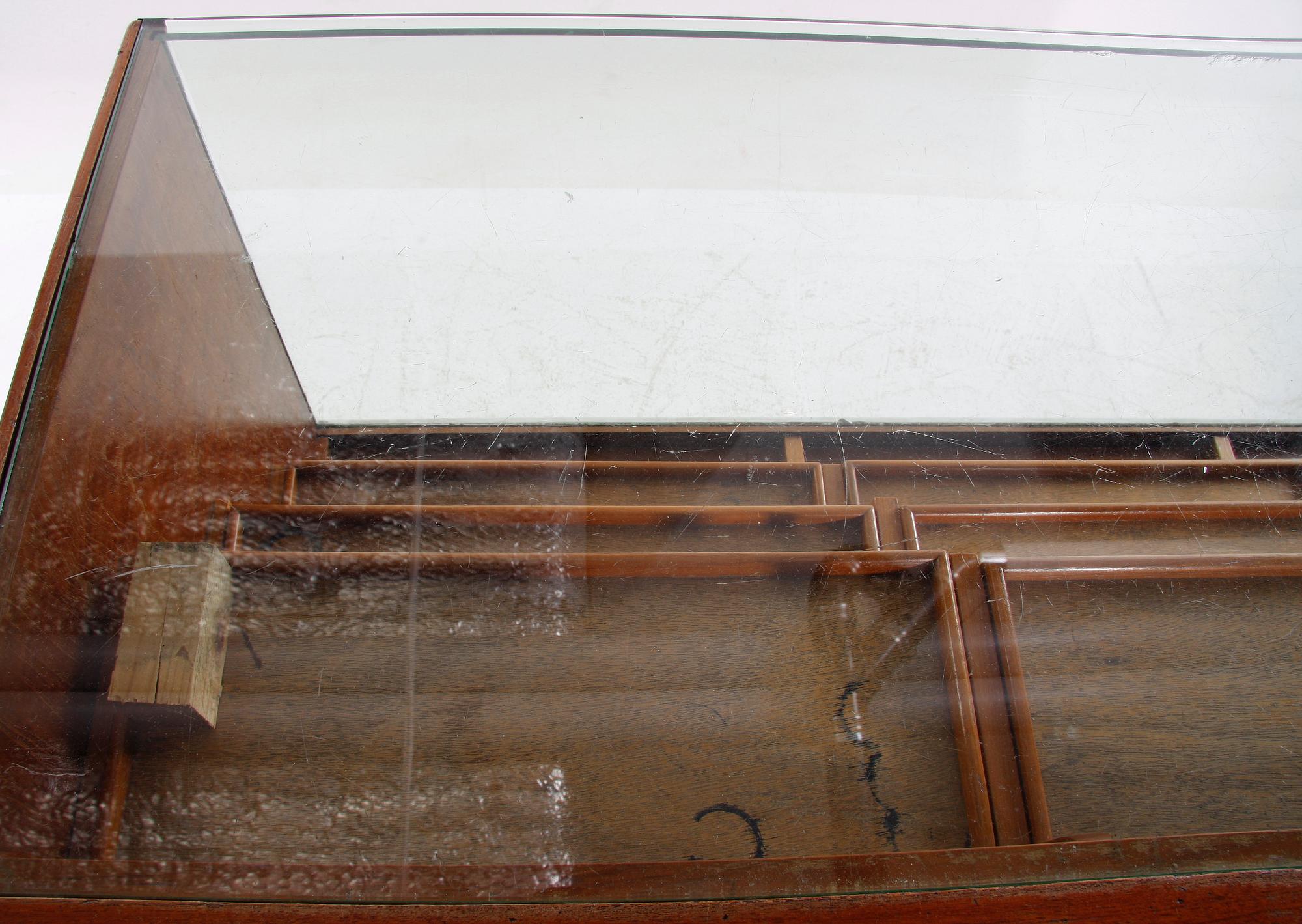 BUTIKSDISK, 1900-tal.