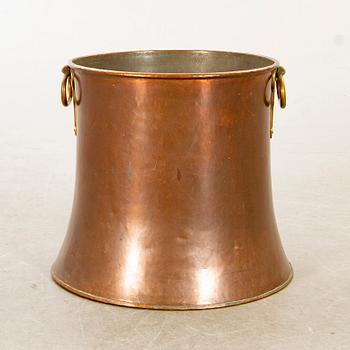 TUNNA MED HÄNKLAR, koppar, 1800-tal.