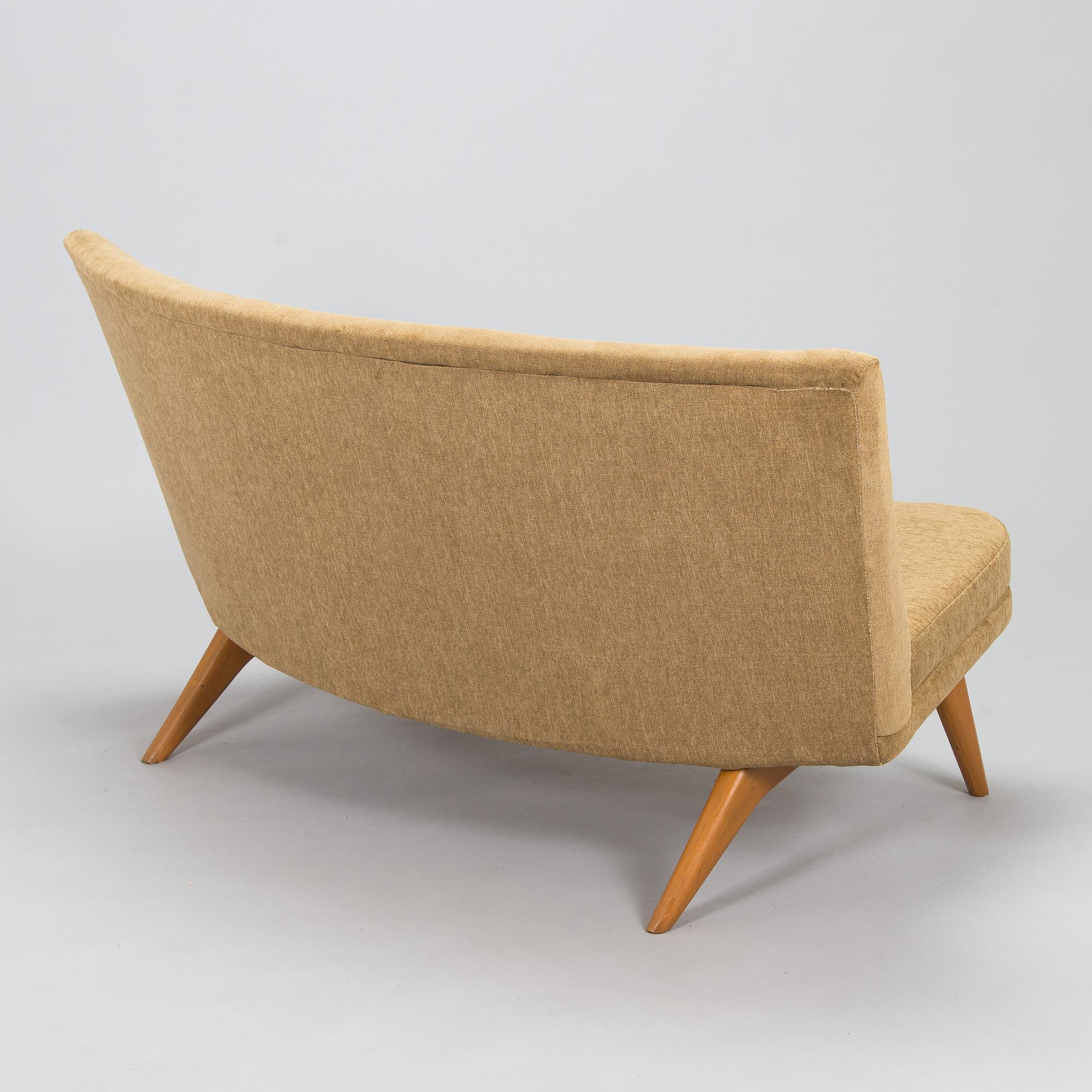 Carl Gustaf Hiort af Ornäs, sohva, "Kim", Puunveisto Oy - Träsnideri Ab, 1940-luvun puoliväli.