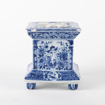 A blue and white fragment/base of a tulip vase, Qing dynasty, Qianlong (1736-95).