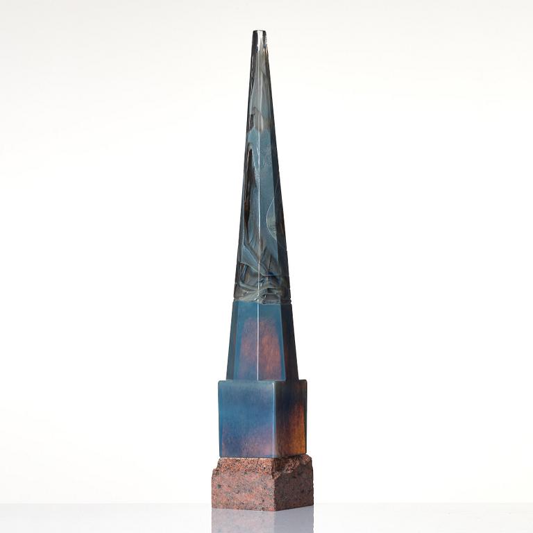 Oiva Toikka, a cast glass sculpture, Nuutajärvi Notsjö, Finland, ca 1991.