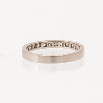 Ring halvallians 18K vitguld med runda enkelslipade diamanter, Stockholm 1957.