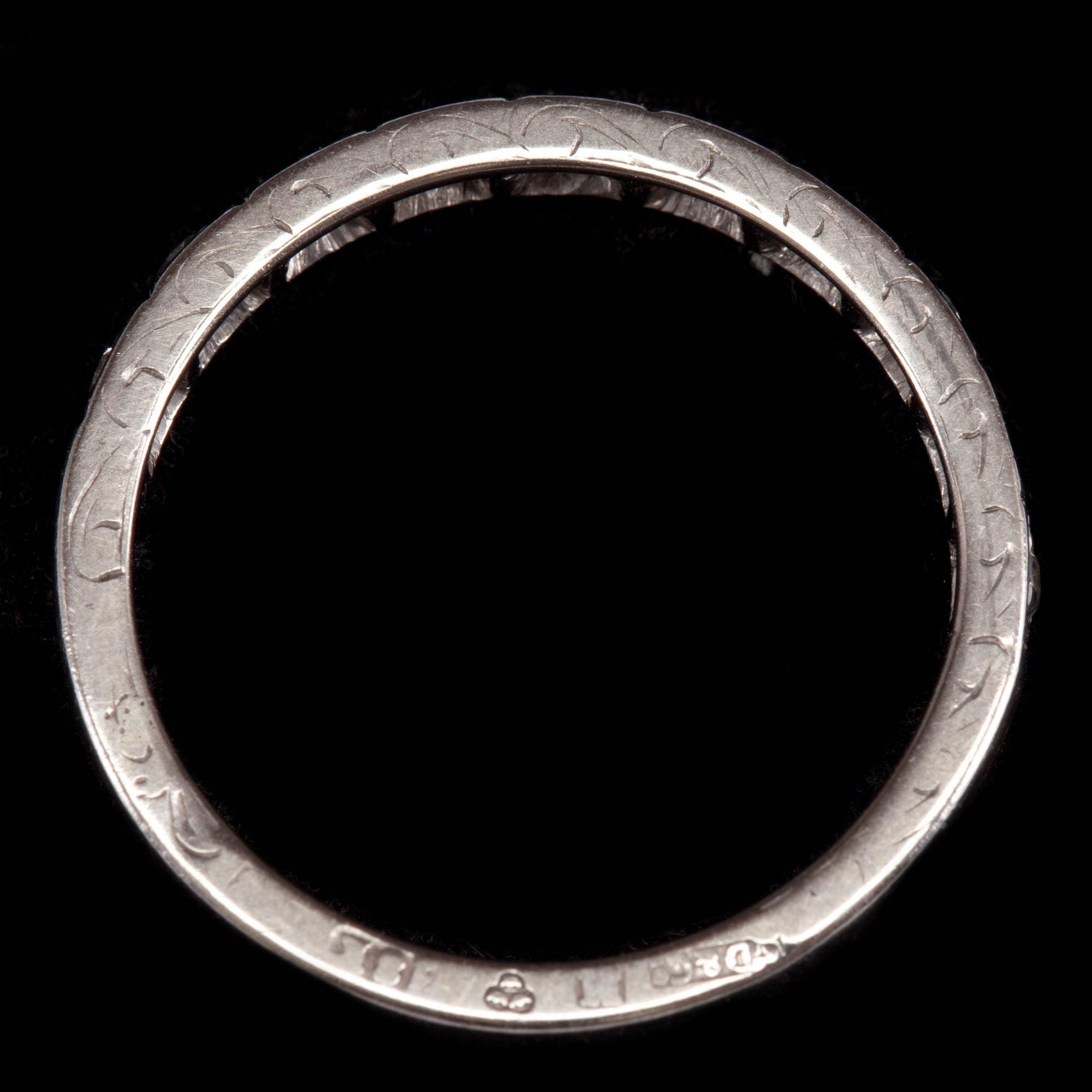 RING, 18k vitguld med små diamanter, tot ca 0,18 ct. Gustav Dahlgren & Co, Malmö. Vikt 2 g.