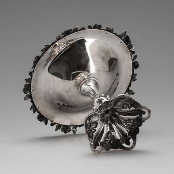 SKÅLFAT PÅ FOT, silver. Gustav Möllenborg Stockholm, 1859.  Vikt ca 314 g.