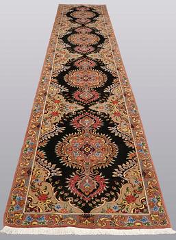 Gallerimatta, Täbriz part silk s.k 50 radj, 514 x 91 cm.