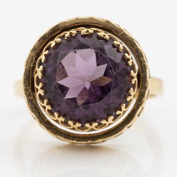 Ring 18K gold with a faceted amethyst.
