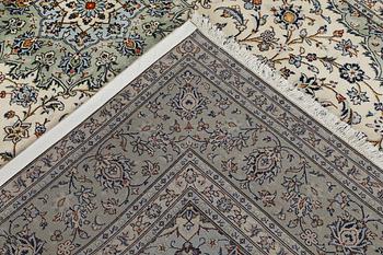 A Keshan carpet, 310 x 206 cm.