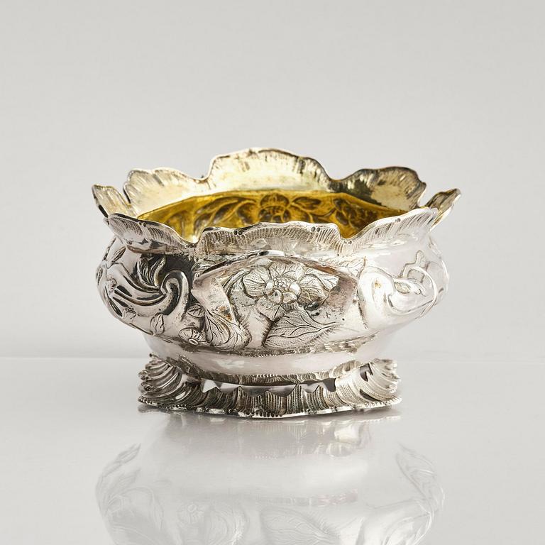 A Prussian 18th century parcel-gilt silver monteith bowl, mark of Gottfried Nöffel (Neffel), Königsberg, Prussia 1771.