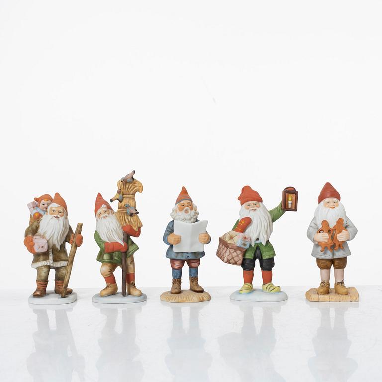 Jenny Nyström, efter, figuriner, 16 st, porslin, för Kalmar Läns museum.