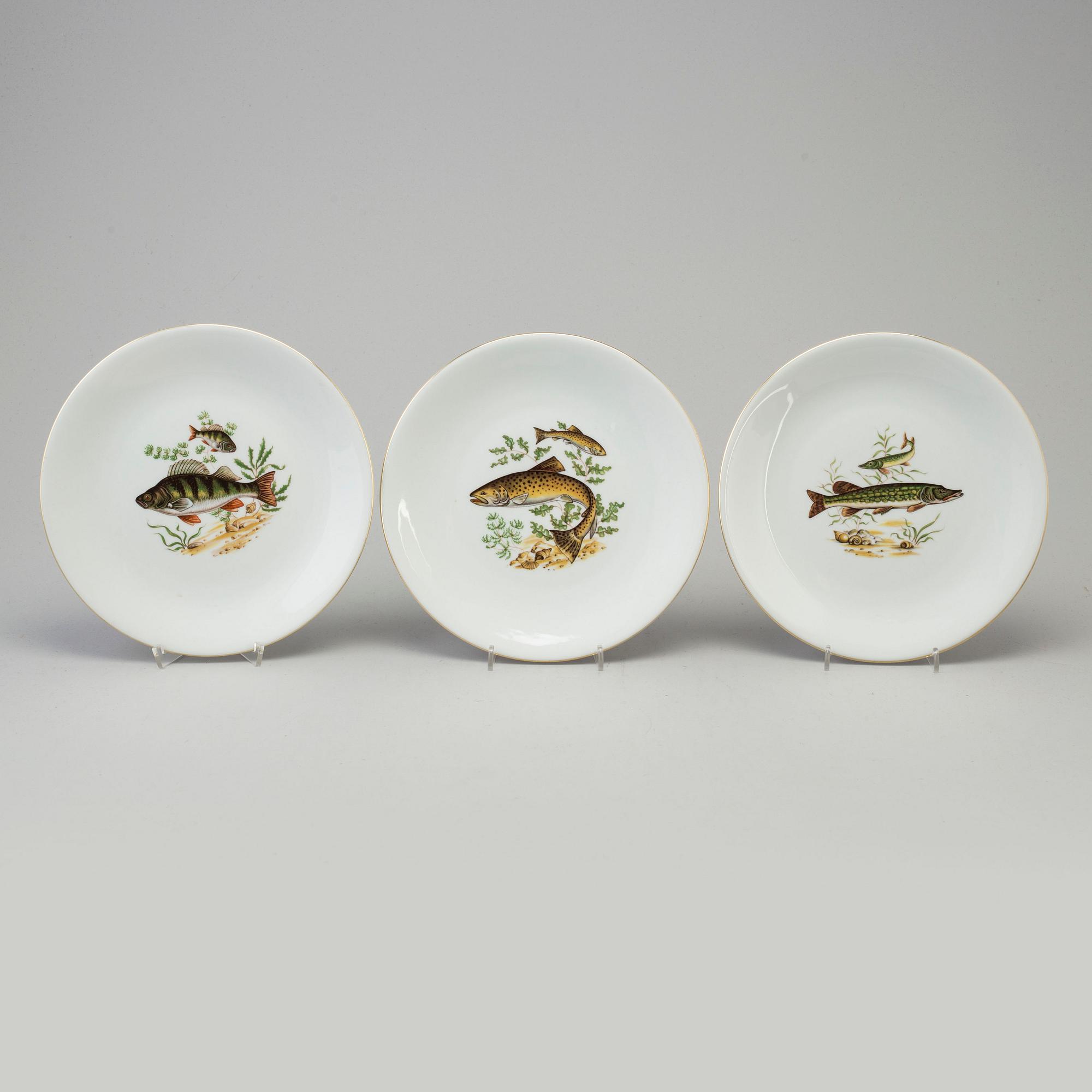 A 9 pieces second half of the 20th century porcelain table ware from Porzellan-Manufaktur Händel, Bavaria, Germany.
