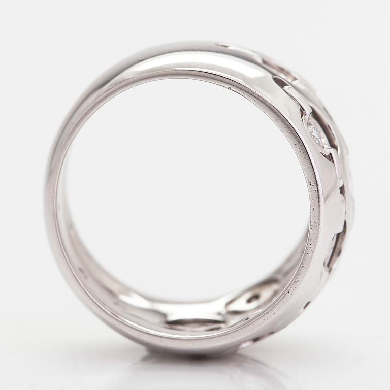 Ring, 18K vitguld, samt diamanter tot ca. 0.21 ct, Italien.
