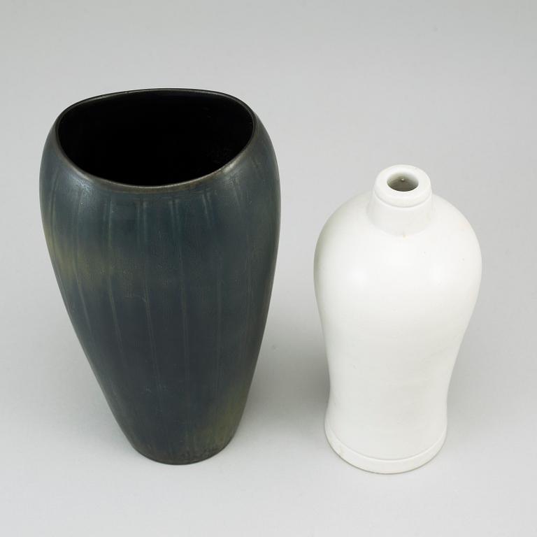 GUNNAR NYLUND, two stoneware vases and two bowls, Rörstrand, Sweden.