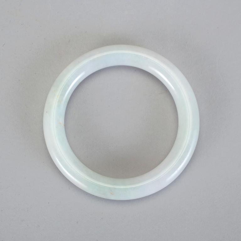 ARMRING, nefrit, troligen 1900-tal.