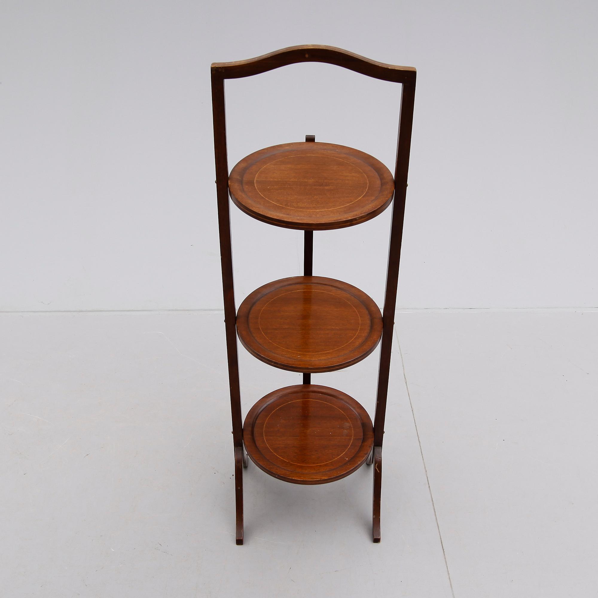 CAKESTAND, 1900-talets första hälft.