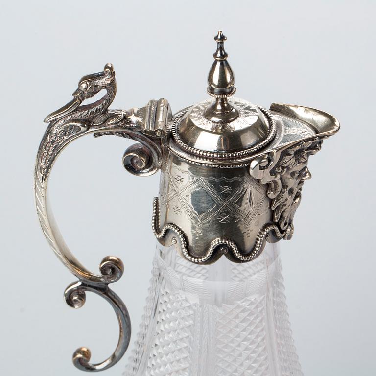 VINKARAFFER, ett par, 1800-talets slut, nysilver och slipat glas.